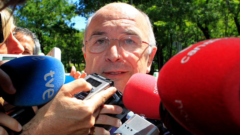Almunia asegura que la UE vigilar&aacute; m&aacute;s a Espa&ntilde;a tras pedir el rescate de la banca 