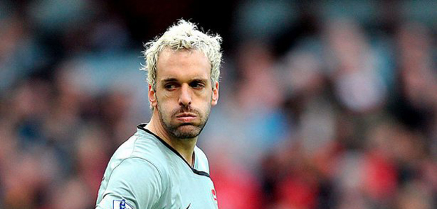 Almunia, disputando un partido con Arsenal, que ahora deja para marchar cedido por un mes al West Ham Almunia, disputando un partido con Arsenal, que ahora deja para marchar cedido por un mes al West Ham