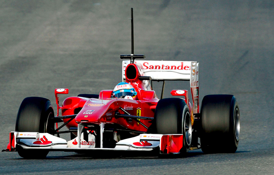 Alonso se estrena ante 36.000 aficionados