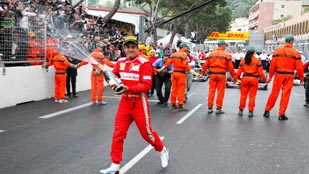 Alonso: "El objetivo era estar por delante de Vettel y Hamilton" Alonso: "El objetivo era estar por delante de Vettel y Hamilton"