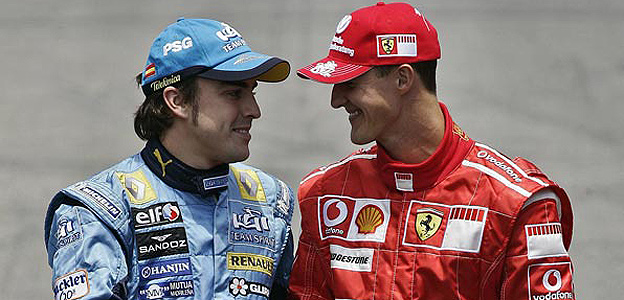 Alonso y Schumacher se desean suerte antes de un Gran Premio con sus antiguas escuder&iacute;as, Renault y Ferrari, respectivamente, en imagen de archivo