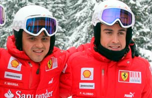 Ver v&iacute;deo  'Alonso se viste de rojo Ferrari'