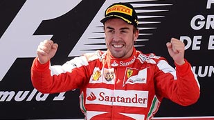 Alonso vence ante el delirio de la afición española