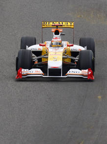 Fernando Alonso ha tenido que abandonar la carrera cuando iba tercero. Fernando Alonso ha tenido que abandonar la carrera cuando iba tercero.
