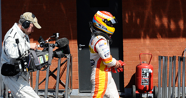 La mala suerte se ha vuelto a cebar con Fernando Alonso en el circuito de Spa. La mala suerte se ha vuelto a cebar con Fernando Alonso en el circuito de Spa.