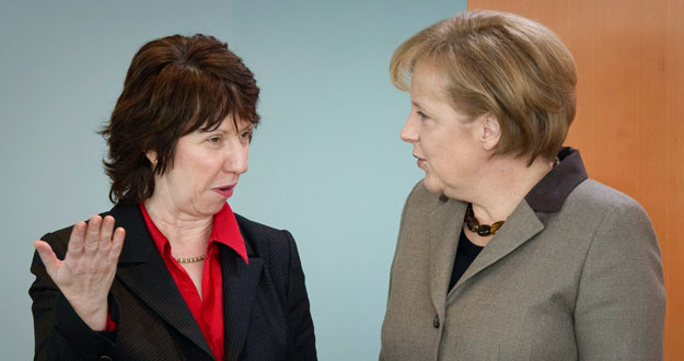 La Alta Representante, Catherine Ashton y la Canciller alemana, Angela Merkel reunidas en Berl&iacute;n.