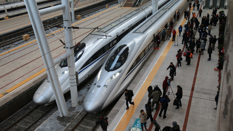 China inaugura la línea de tren de alta velocidad más larga del mundo