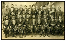 Alumnos de grado superior, con su profesor, don Julián Escalada. Alumnos de grado superior, con su profesor, don Julián Escalada.