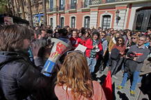 ALUMNOS DE SECUNDARIA SE MANIFIESTAN EN CONTRA DE LA LOMCE ALUMNOS DE SECUNDARIA SE MANIFIESTAN EN CONTRA DE LA LOMCE