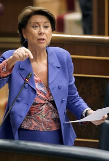 La ministra de Fomento, Magdalena &Aacute;lvarez, durante una de sus intervenciones en la sesi&oacute;n de control al Ejecutivo celebrada en el Congreso