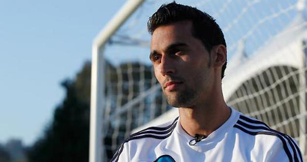 Álvaro Arbeloa, lateral derecho, ha renovado con el Real Madrid hasta 2015-2016 Álvaro Arbeloa, lateral derecho, ha renovado con el Real Madrid hasta 2015-2016