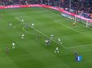 Ir al Video&nbsp;Alves, a por todas en Champions