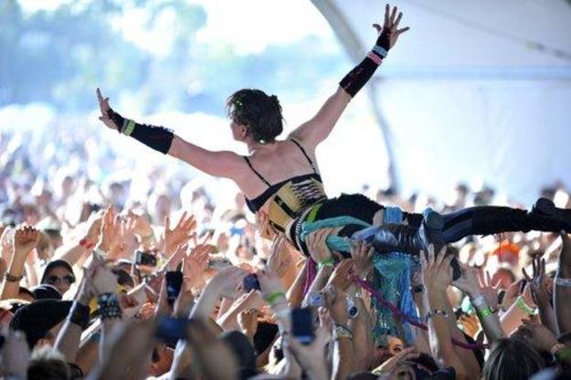 Amanda Palmer, una especialista del Crowdsurfing, del real y del virtual Amanda Palmer, una especialista del Crowdsurfing, del real y del virtual