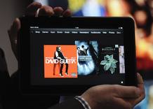 El Kindle Fire HD, una pantalla de 7 pulgadas de alta resolución con mejor contraste, sistema anti-reflejos y altavoces con tecnología Dolby El Kindle Fire HD, una pantalla de 7 pulgadas de alta resolución con mejor contraste, sistema anti-reflejos y altavoces con tecnología Dolby