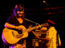 Ana Fern&aacute;ndez-Villaverde, "La Bien Querida", durante su actuaci&oacute;n esta noche en el XV Festival Internacional de Benicassim