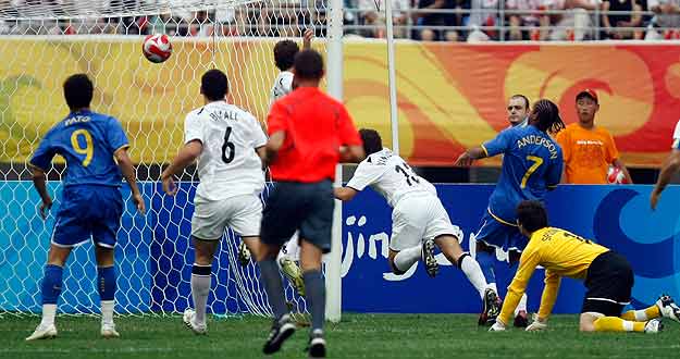 Anderson marcó un gol a Nueva Zelanda a los dos minutos de juego. Anderson marcó un gol a Nueva Zelanda a los dos minutos de juego.