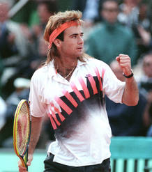 Andre Agassi asegura en su autobiografía que utilizó peluca durante los años 90. Andre Agassi asegura en su autobiografía que utilizó peluca durante los años 90.
