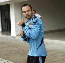 Andr&eacute;s Iniesta durante una sesi&oacute;n de entrenamiento con la selecci&oacute;n.