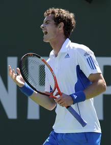 Andy Murray se lamenta tras perder un punto frente al estadounidense Russell.