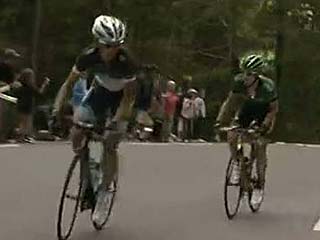 Ver v&iacute;deo  'Andy Schleck ataca a 60 km. de l&iacute;nea de meta'