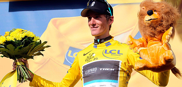 El ciclista luxemburgués Andy Schleck, tras recibir el maillot amarillo en Alpe d'Huez. El ciclista luxemburgués Andy Schleck, tras recibir el maillot amarillo en Alpe d'Huez.