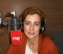&Aacute;ngeles Caso dio sus primeros pasos profesionales en periodismo, hasta que decidi&oacute; centrarse en su carrera literaria, la cual le ha dado grandes frutos como un premio Planeta por Contra el viento.
