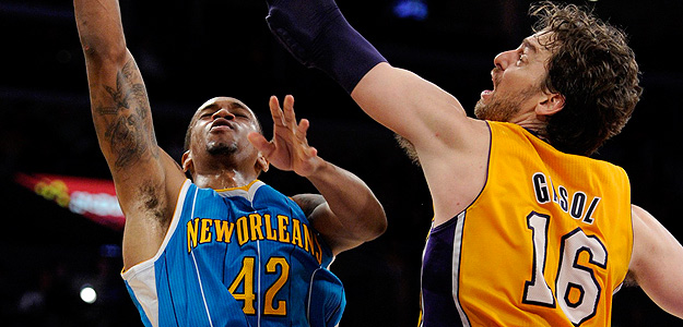 Gasol tapona a Lance Thomas.