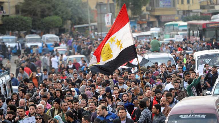 Los egipcios piden la renuncia de la Junta Militar en el aniversario de la ca&iacute;da de Mubarak