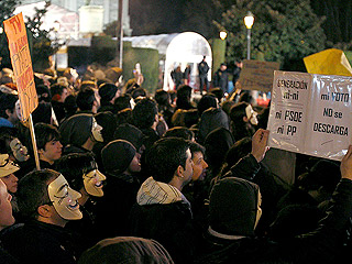 Ver v&iacute;deo  'Anonymous protesta a las puertas de los Goya contra la ley Sinde'