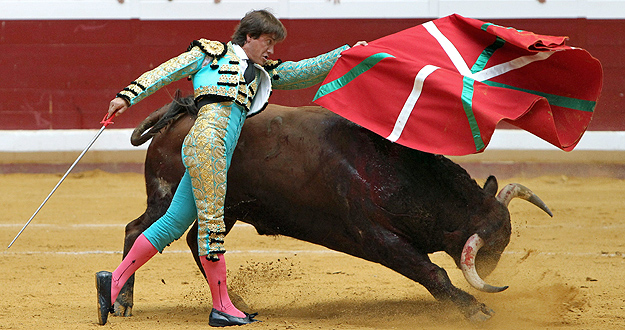 Antonio Barrera ikurriña toros san sebastián Antonio Barrera ikurriña toros san sebastián