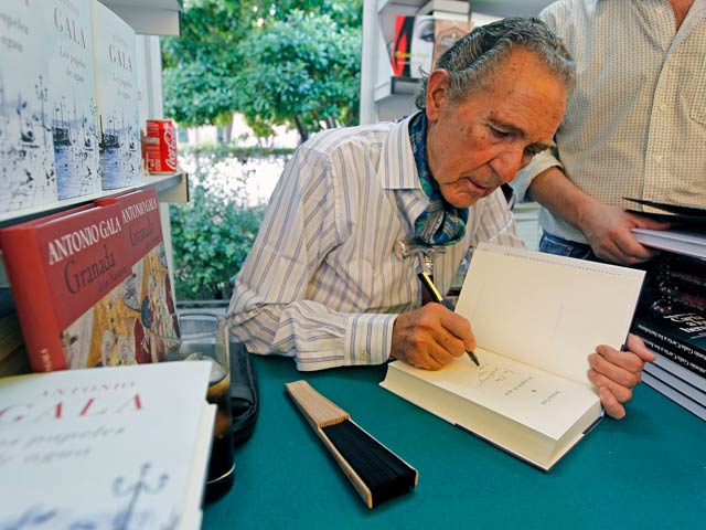 Hemos estado en la Feria del Libro de Madrid con Antonio Gala