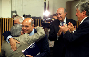 Ver v&iacute;deo  'Aplausos para D&iacute;az Ferr&aacute;n tras la ruptura del di&aacute;logo social'