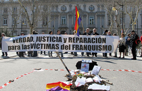 Manifestaci&oacute;n ante el Tribunal Supremo en apoyo a Garz&oacute;n