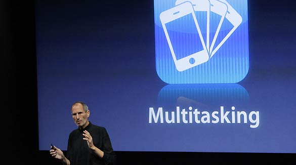 Steve Jobs durante la presentaci&oacute;n del iPhone OS 4.0