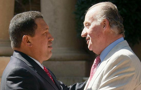 El apret�n de manos de la reconciliaci�n entre el Rey y Hugo Ch�vez