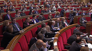 Ver v&iacute;deo  'Aprobado en el parlamento catal&aacute;n el copago por receta m&eacute;dica y la tasa tur&iacute;stica'