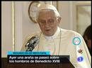 Ir al Video&nbsp;Una ara&ntilde;a recorre los hombros del Papa Benedicto XVI en la Rep&uacute;blica Checa