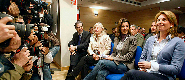Arantza Quiroga, a la derecha, presidir&aacute; el Parlamento vasco.