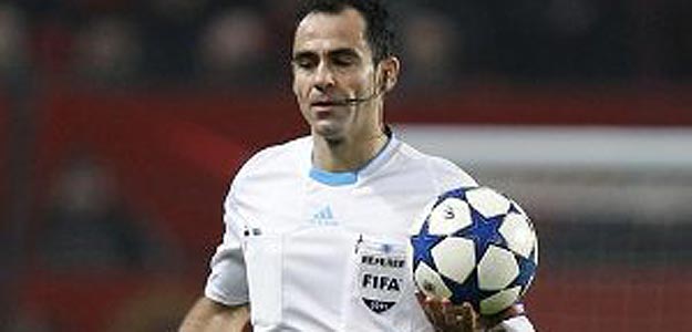 Carlos Velasco Carballo, árbitro del partido inaugural de la Eurocopa 2012 Carlos Velasco Carballo, árbitro del partido inaugural de la Eurocopa 2012