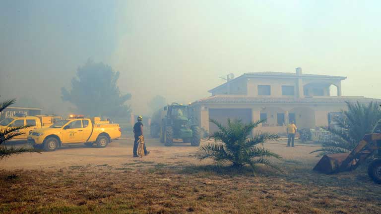 El fuego que avanza sin control en el Alt Empord&agrave; se ha cobrado ya cuatro v&iacute;ctimas mortales