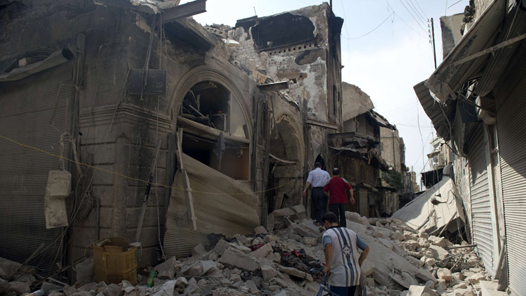 Arde el zoco de la ciudad siria de Alepo
