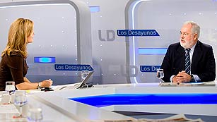 Ver v&iacute;deo  'Arias Ca&ntilde;ete, en Los Desayunos de TVE, defiende la actuaci&oacute;n del Gobierno en el Prestige'