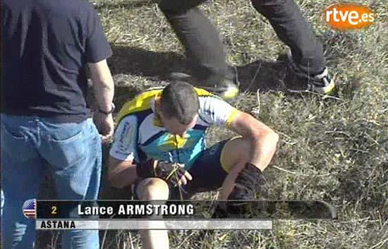 Armstrong se cae y abandona en Castilla y Le&oacute;n