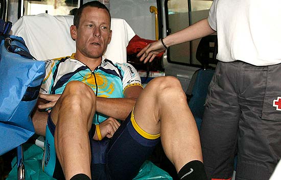 Ver v&iacute;deo  'Armstrong se rompe la clav&iacute;cula'