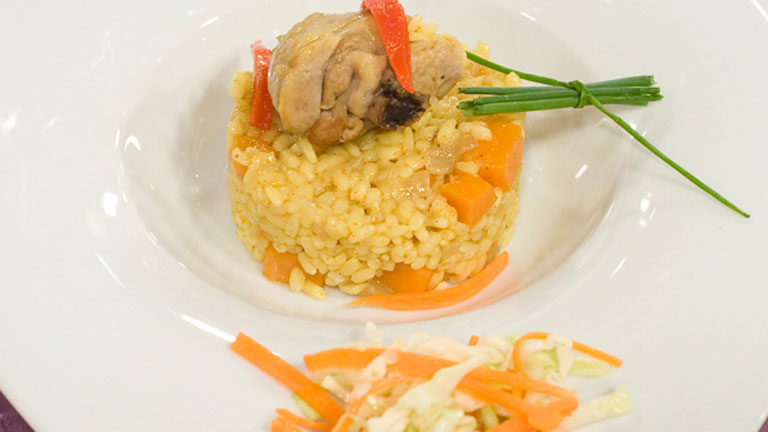 Saber Cocinar - Arroz con pollo y curry y verduras encurtidas