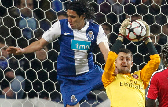 El Arsenal se cae en el Dragao (2-1)