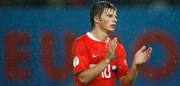 Arshavin reacciona tras la eliminaci&oacute;n de Rusia en las semifinales de la Eurocopa ante Espa&ntilde;a