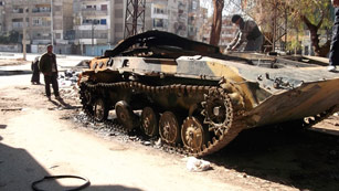 Ver v&iacute;deo  'La artiller&iacute;a siria vuelve a atacar Homs'