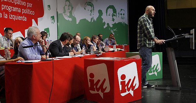El cabeza de lista de Esquerra Unida por Valencia, Ricardo Sixto (d), ante el coordinador de IU, Cayo Lara (i). El cabeza de lista de Esquerra Unida por Valencia, Ricardo Sixto (d), ante el coordinador de IU, Cayo Lara (i).
