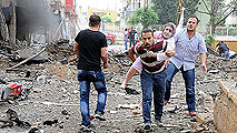 Ir al Video&nbsp;Ascienden a 40 los muertos tras explotar dos coches bomba en la frontera entre Turqu&iacute;a y Siria